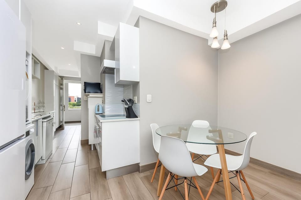 Kitchen or kitchenette, Dining area, oven, stove