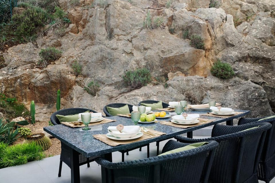 Meerblickvilla Design in Port Andratx mit Glasaufzug, Minotti, Occhio, Gessi, Cabinet, Miele Cabin in Serra de Tramuntana