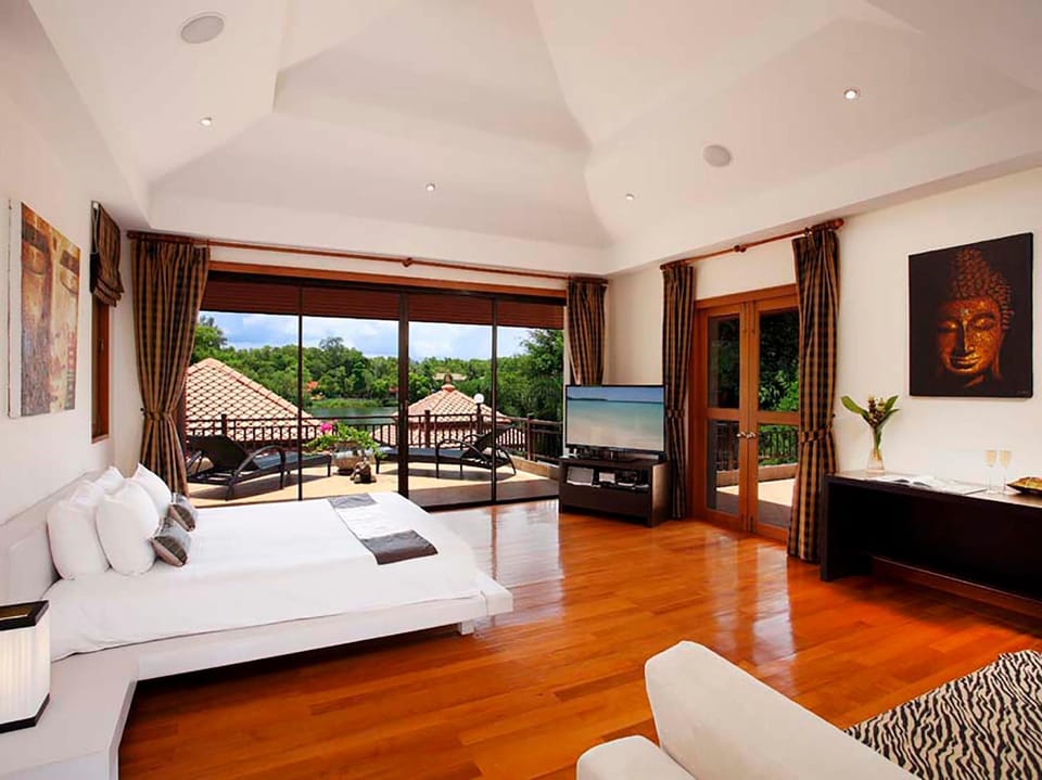 Bed, TV and multimedia, Balcony/Terrace, Bedroom