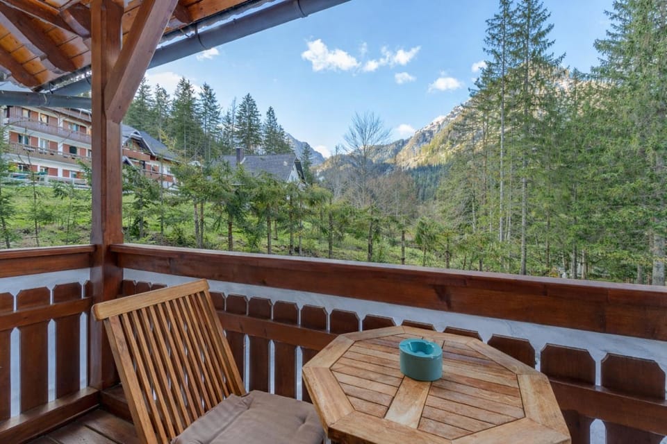 Property building, Patio, Nearby landmark, Spring, Day, Natural landscape, View (from property/room), Balcony/Terrace, Dining area, Mountain view