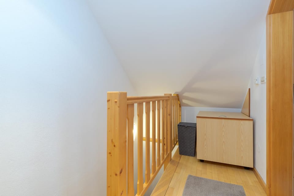 Area and facilities, wardrobe