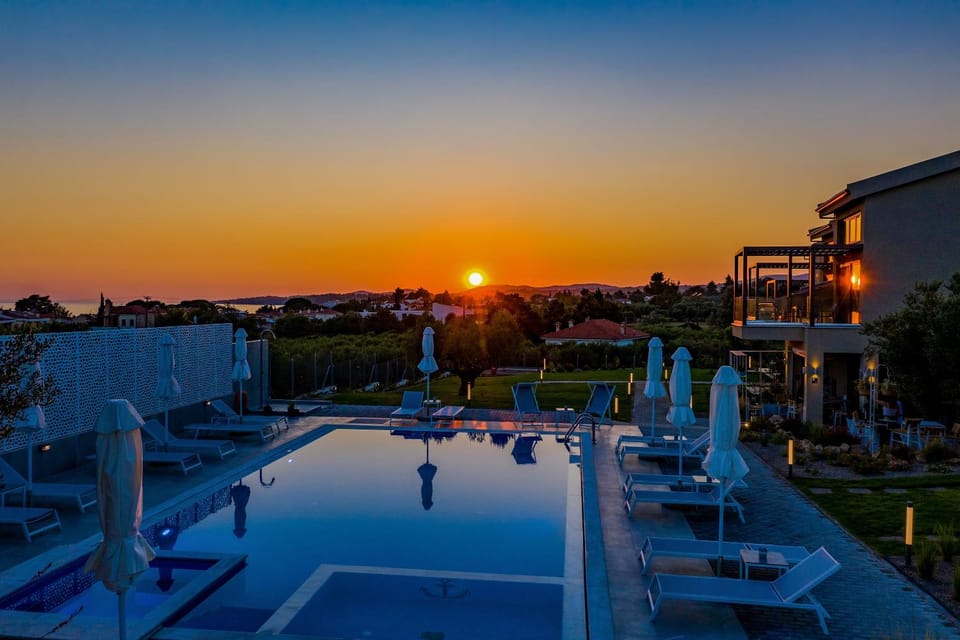 Natural landscape, Pool view, Swimming pool, Swimming pool, Family