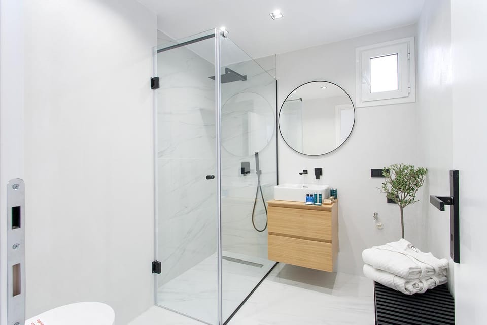 Shower, Toilet, Bathroom, towels