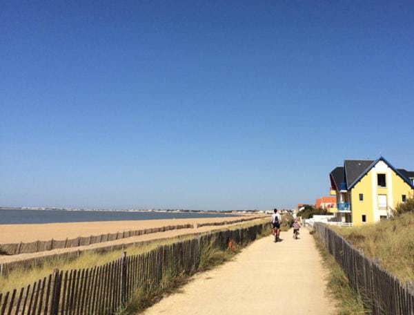 MAISON *** AVEC COUR 3KM PLAGE ET LA ROCHELLE House in Nouvelle-Aquitaine