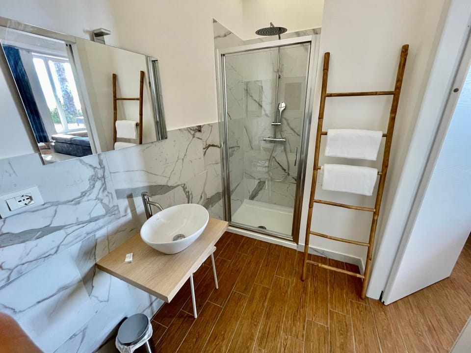 Shower, Bathroom