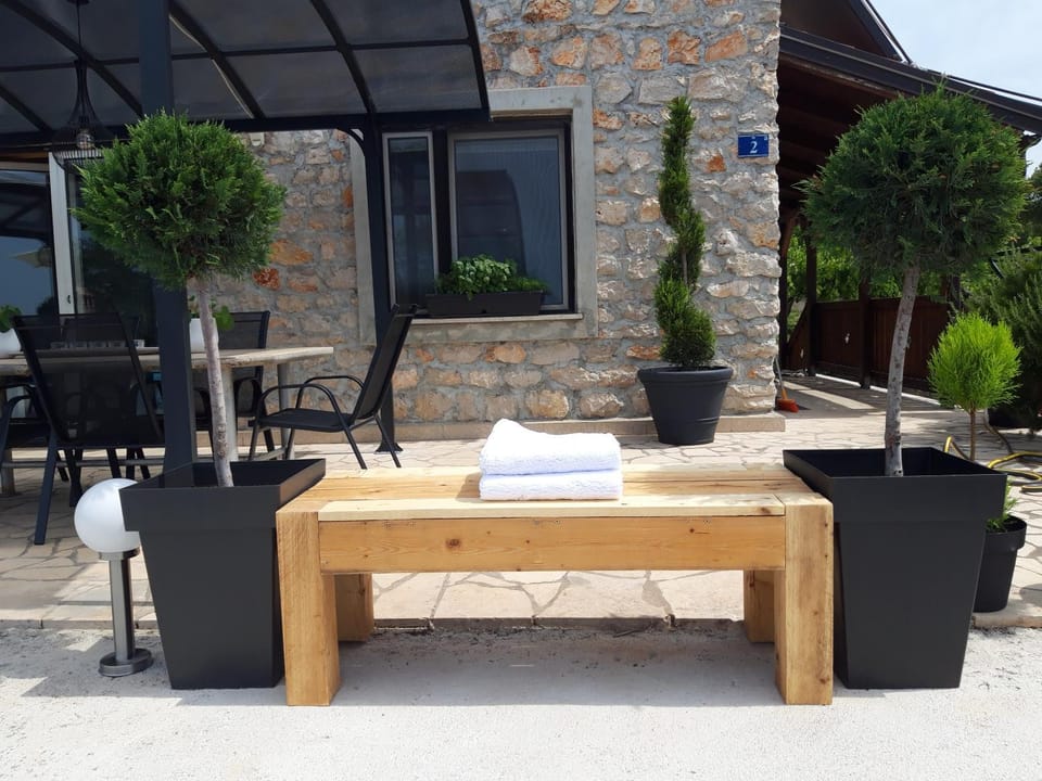 Property building, Seating area