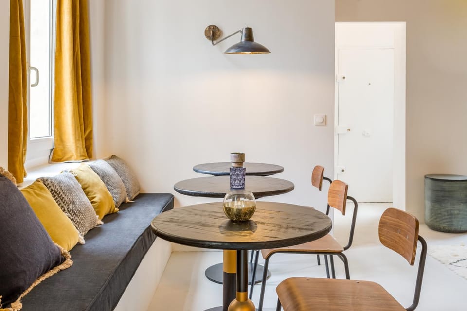 Living room, Seating area, Dining area