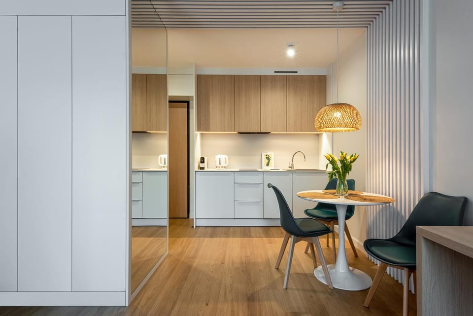 Kitchen or kitchenette, Dining area, stove
