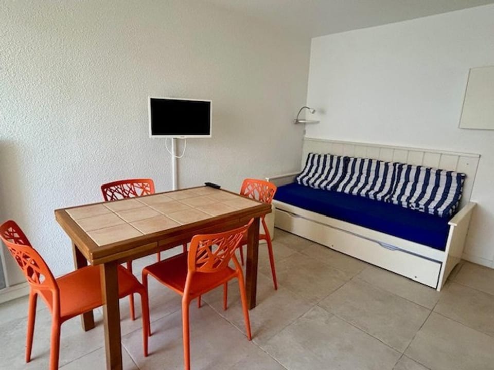 Appartement T2 à Royan, 4 pers., proche plage et commerces, parking, balcon, confortable et équipé - FR-1-494-60 Apartment in Vaux-sur-Mer