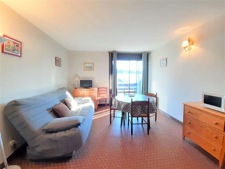 Studio confortable 4 pers, balcon, kitchenette équipée, PLA D'ADET - FR-1-457-250 Apartment in Saint-Lary-Soulan