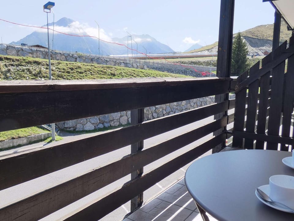Studio confortable 4 pers, balcon, kitchenette équipée, PLA D'ADET - FR-1-457-250 Apartment in Saint-Lary-Soulan
