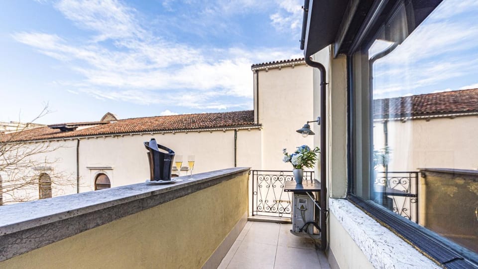 Property building, Balcony/Terrace
