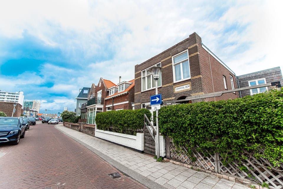 Property building, Neighbourhood