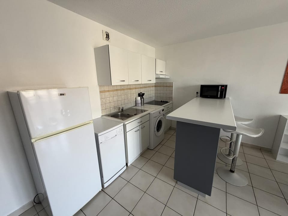 Kitchen or kitchenette