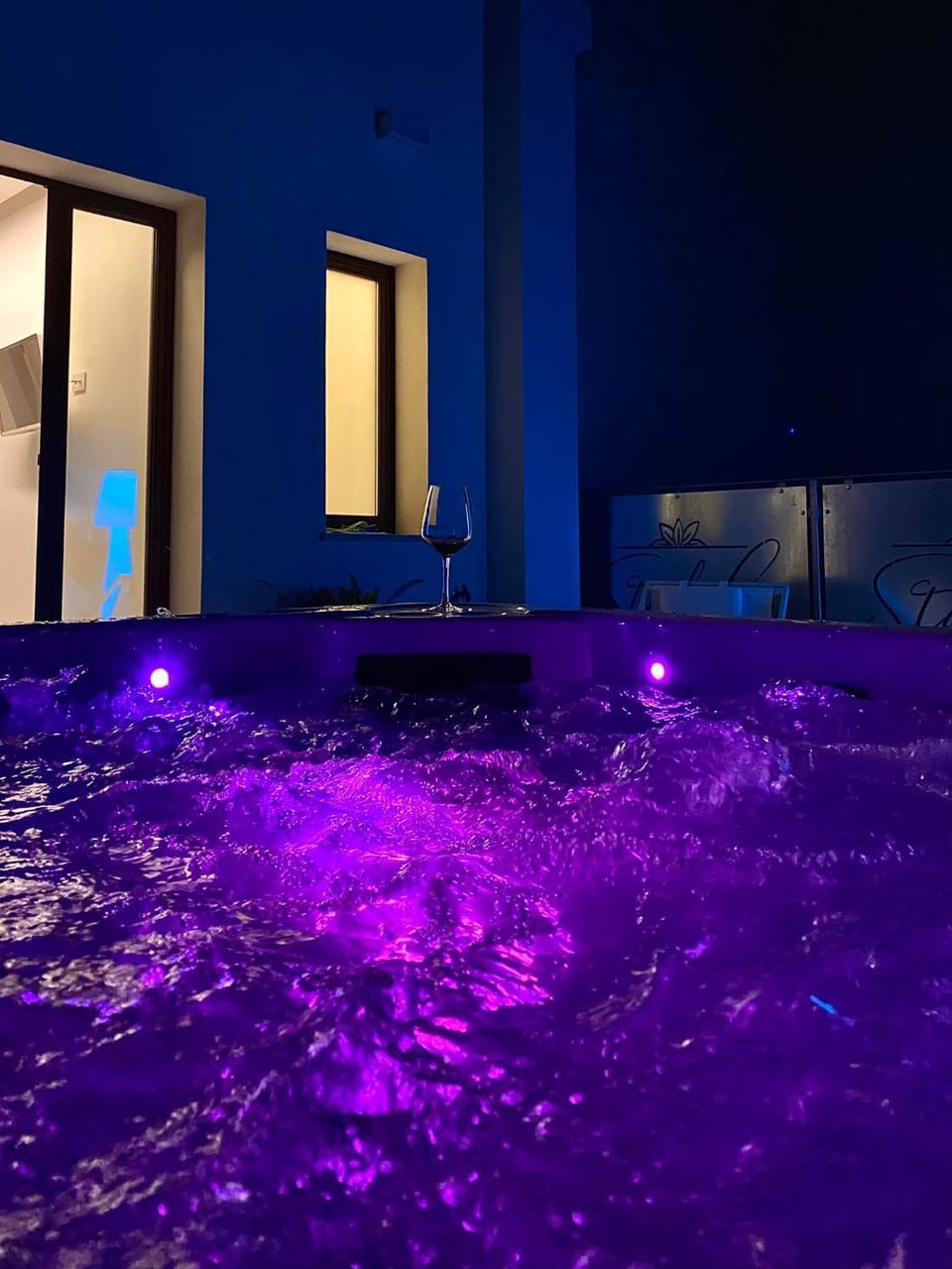 Hot Tub, Swimming pool
