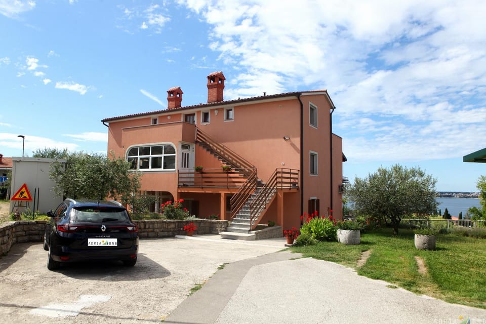 Property building, Facade/entrance