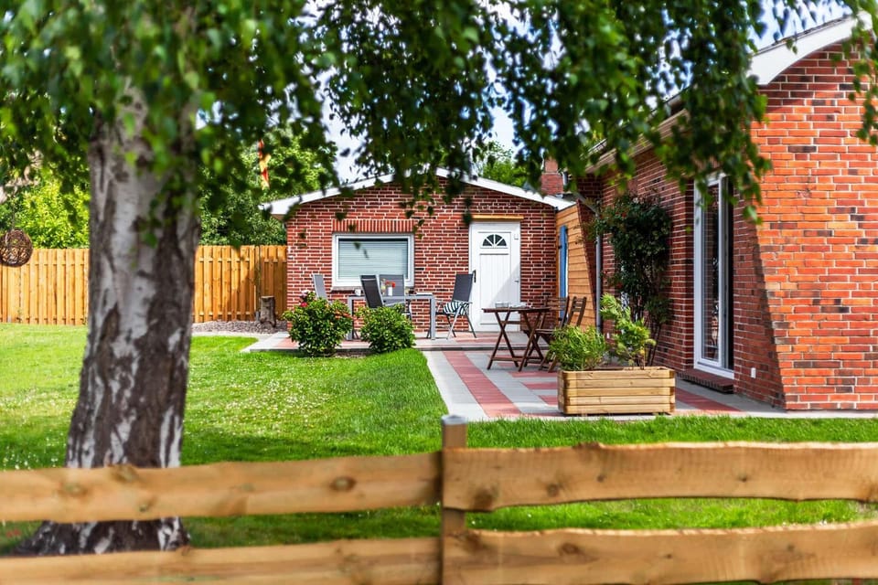 Property building, Garden, Balcony/Terrace, Balcony/Terrace, Food, Pets