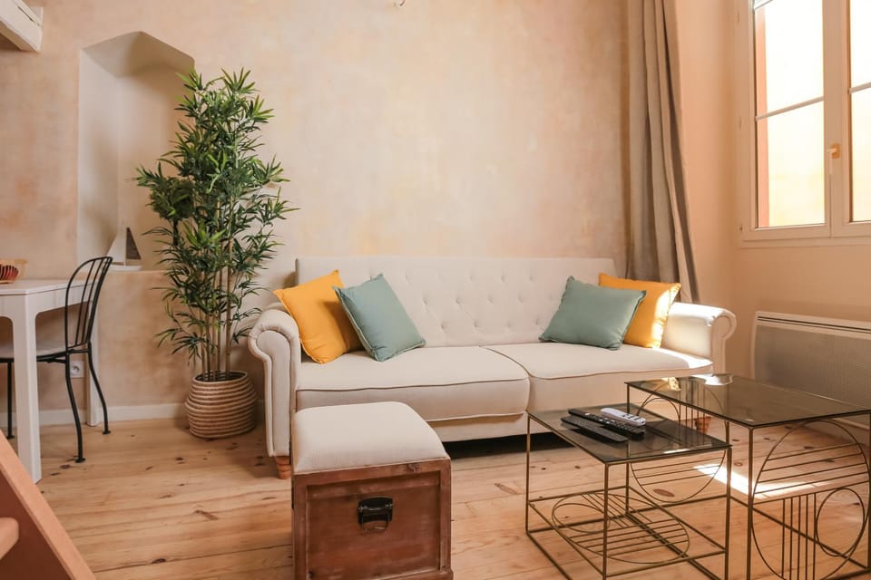 Living room, Decorative detail, Seating area