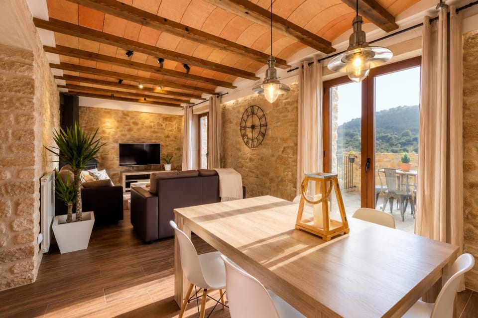 Natural landscape, TV and multimedia, Living room, Seating area, Dining area, Mountain view