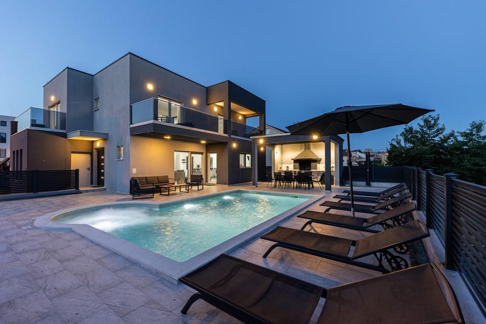 BBQ facilities, Garden, Balcony/Terrace, Seating area, Swimming pool