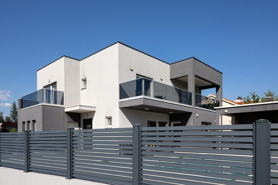 BBQ facilities, Garden, Balcony/Terrace, Swimming pool, air conditioner