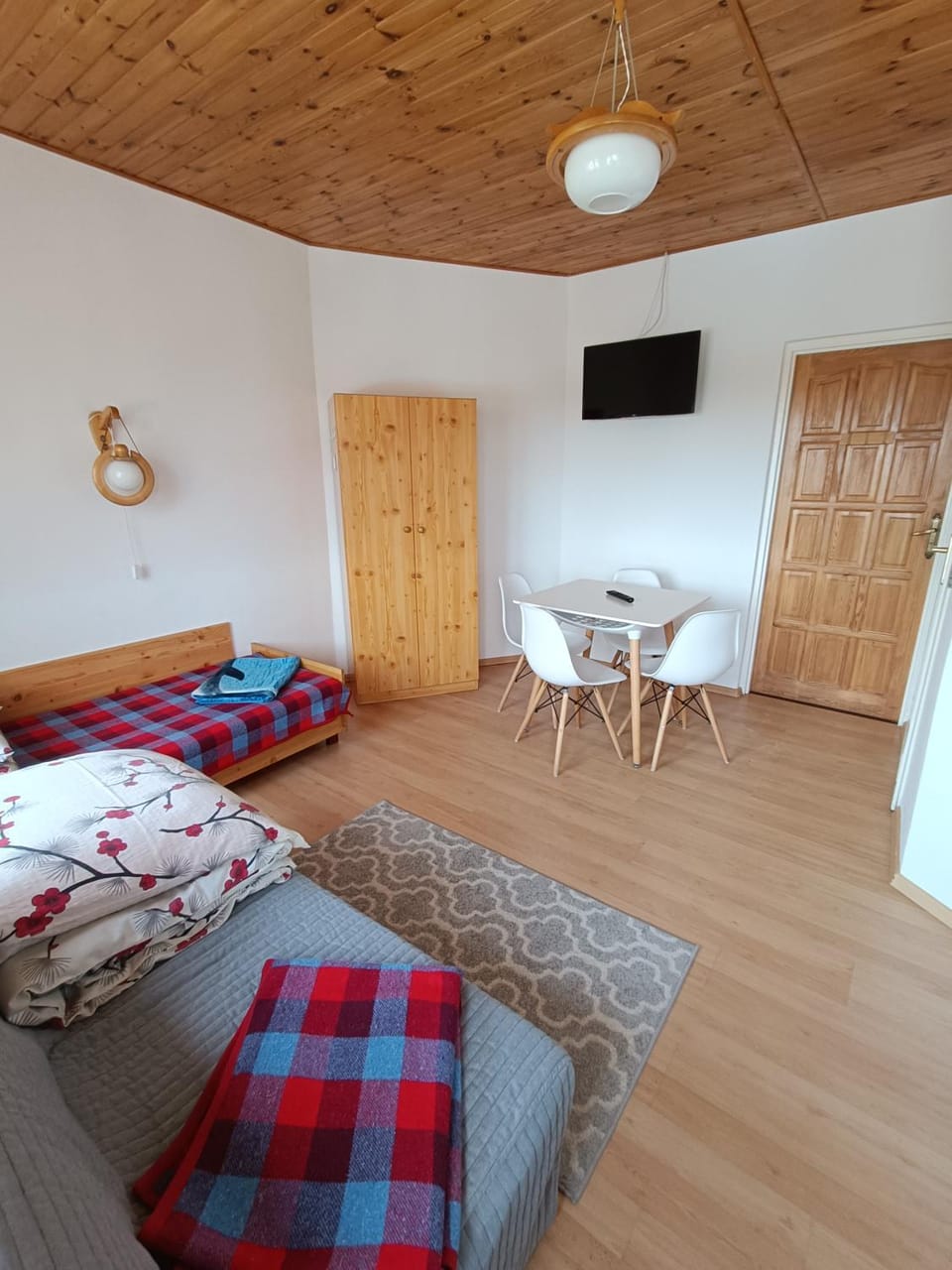 Bed, TV and multimedia, View (from property/room), locker, wardrobe