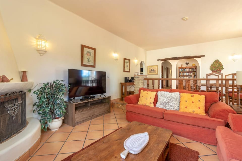 Casa Ouricos Large Pool BBQ Walk to beach Villa in Carvoeiro