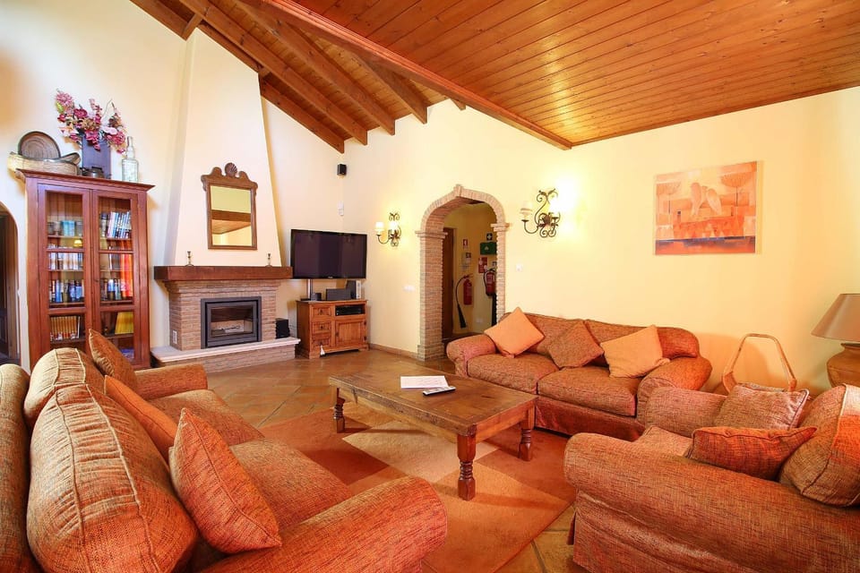 Casa Bruella - Walk to beach Pool WiFi and BBQ Villa in Carvoeiro