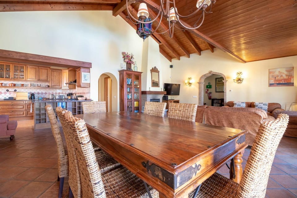 Casa Bruella - Walk to beach Pool WiFi and BBQ Villa in Carvoeiro