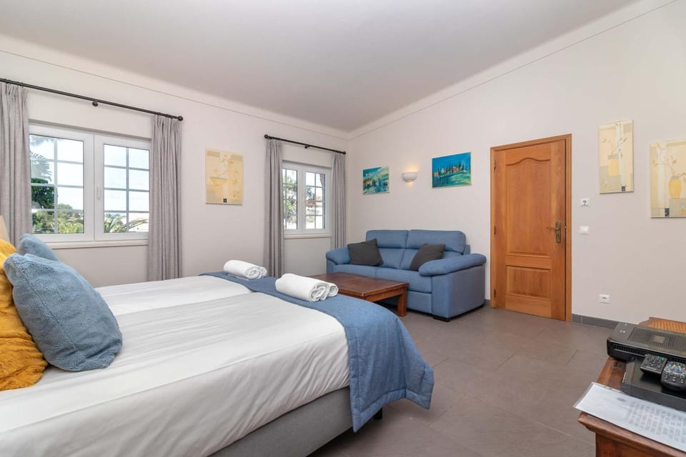 Casa Bruella - Walk to beach Pool WiFi and BBQ Villa in Carvoeiro