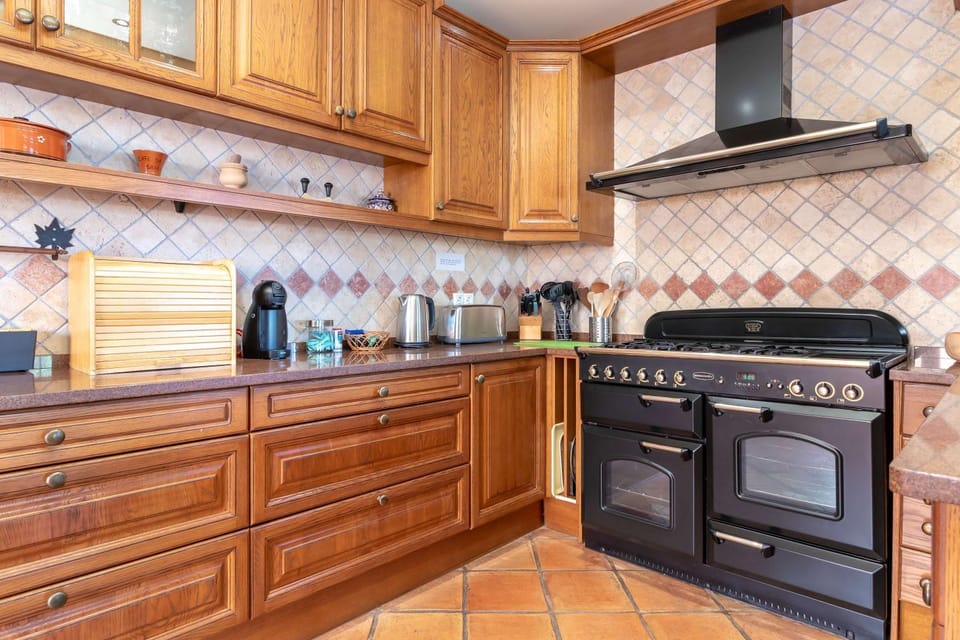 Casa Bruella - Walk to beach Pool WiFi and BBQ Villa in Carvoeiro