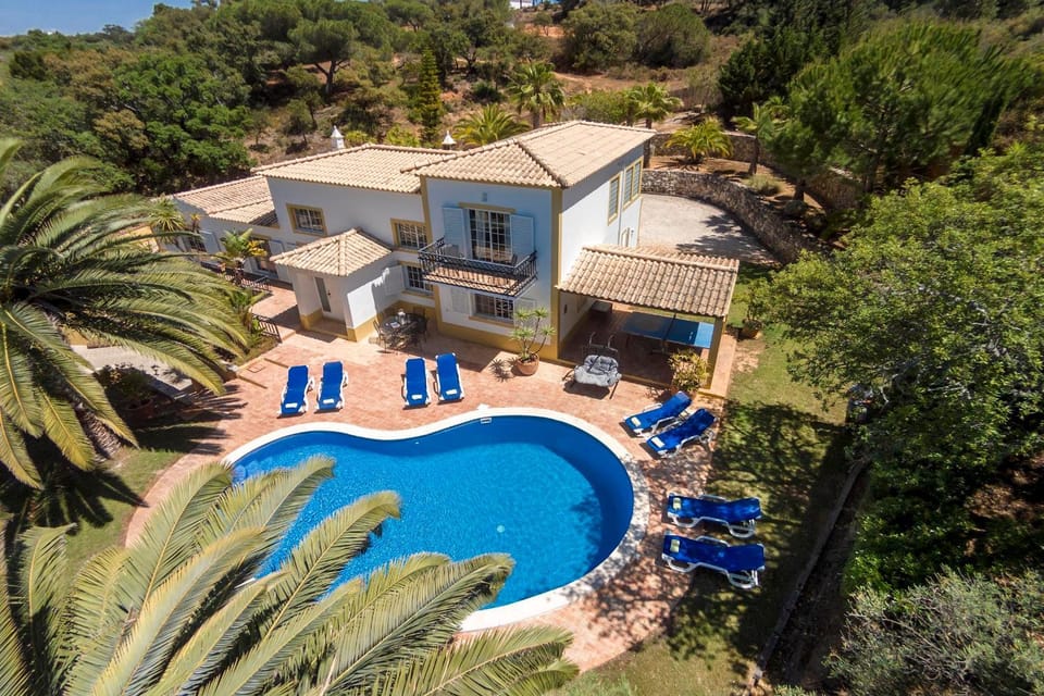 Villa Isabel Stunning villa BBQ area Pool Villa in Lagoa