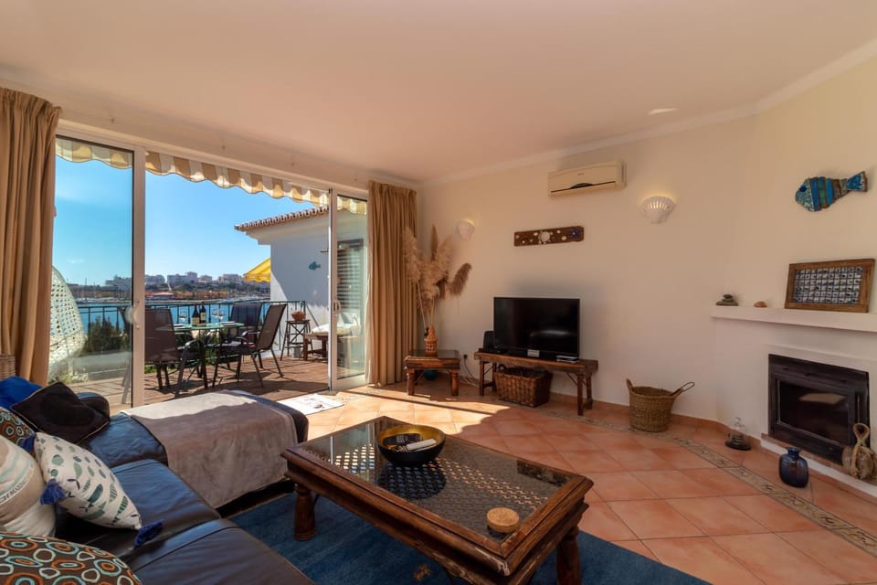 Front line townhouse Face la mer in Ferragudo luxury sea views House in Ferragudo