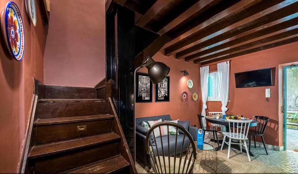 Coffee/tea facilities, Dining area