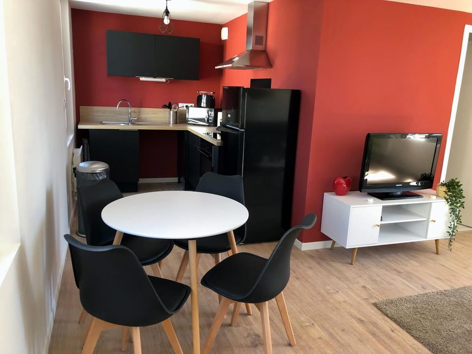 TV and multimedia, Kitchen or kitchenette, Dining area