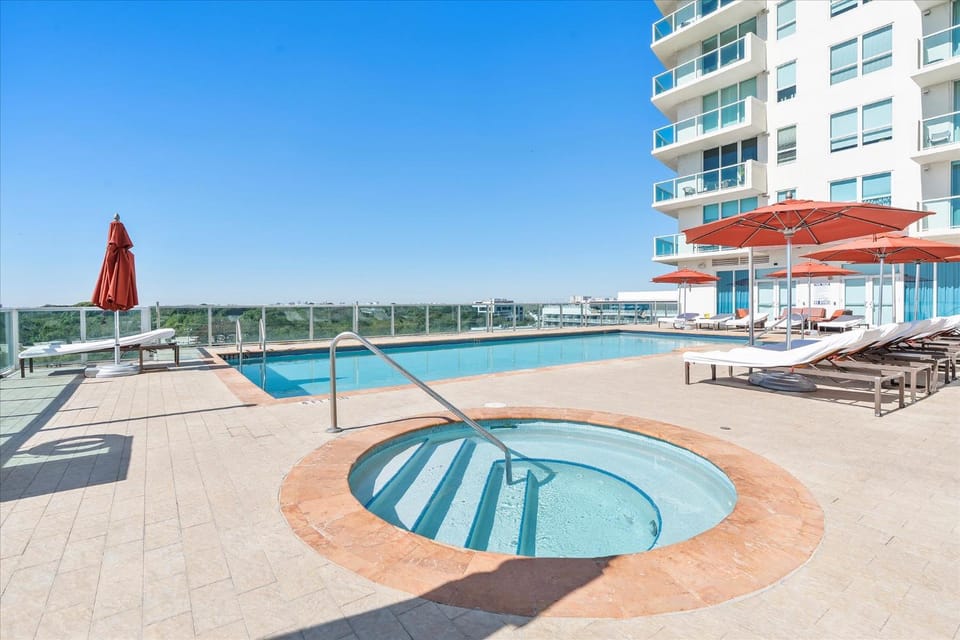 Property building, Day, Swimming pool
