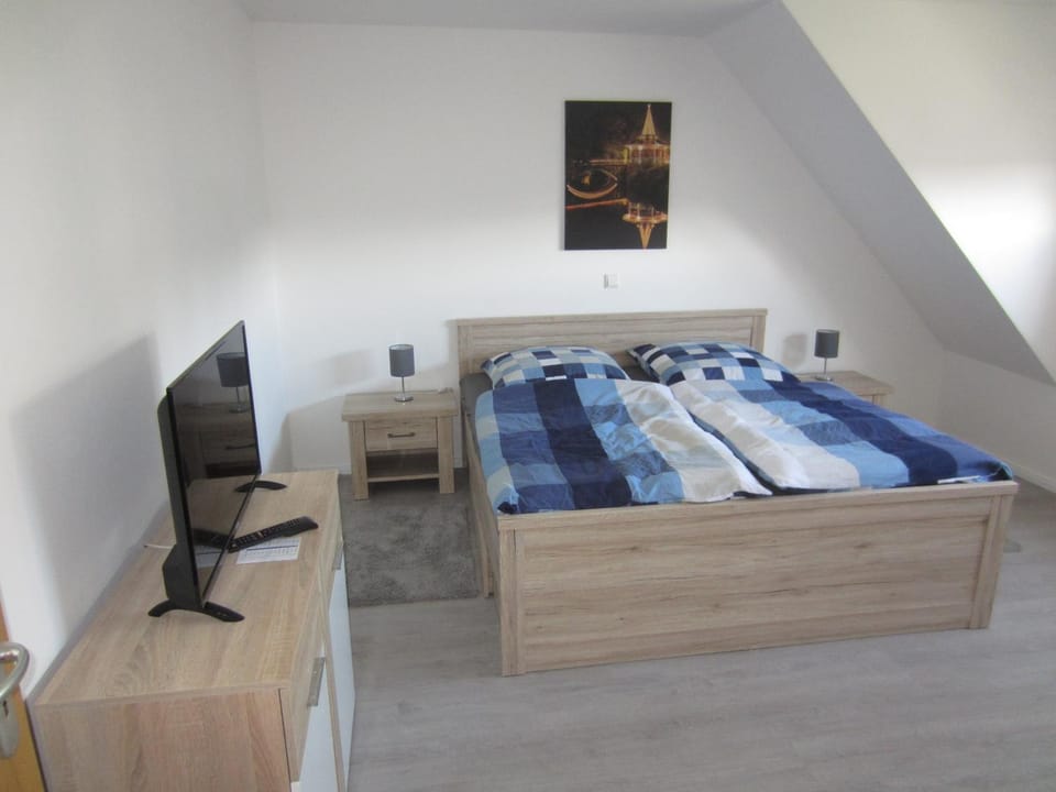 Bed, Photo of the whole room, Bedroom