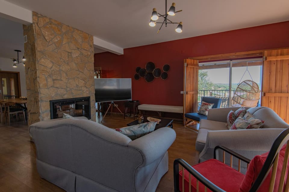 Communal lounge/ TV room, Garden view, Pool view