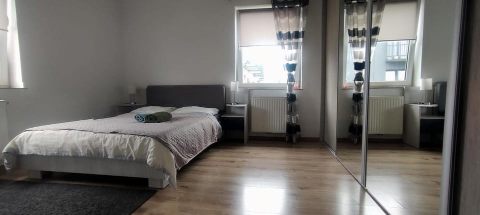 Bed, Photo of the whole room, wardrobe