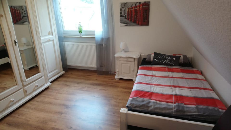 Bed, Photo of the whole room