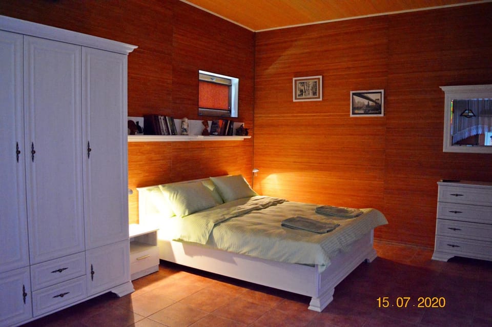 Bed, Photo of the whole room, Decorative detail