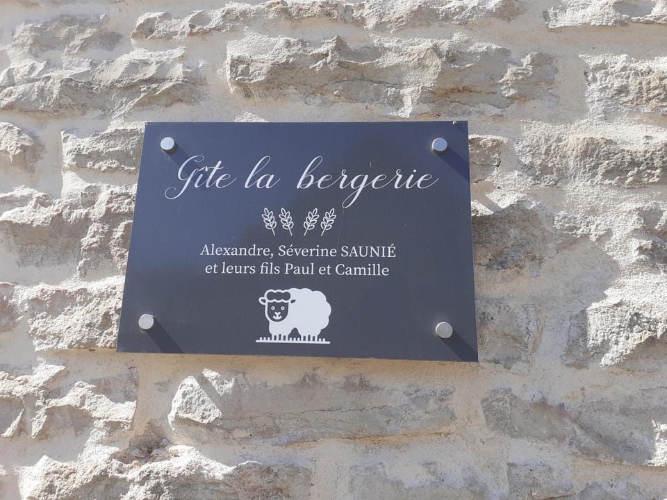 Logo/Certificate/Sign