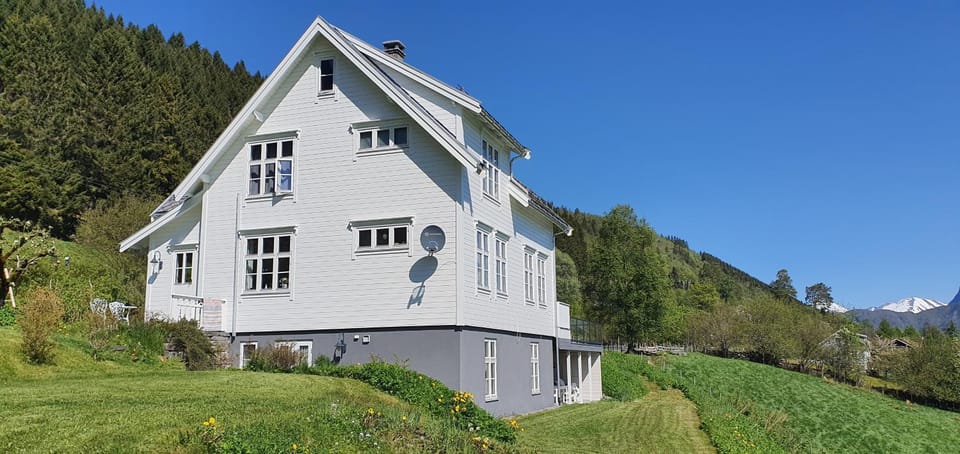 Irenegarden - Fjord view holiday home Apartment in Vestland