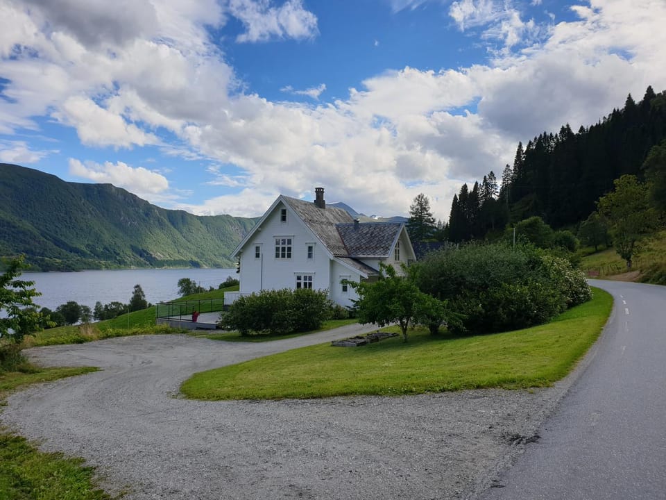 Irenegarden - Fjord view holiday home Apartment in Vestland