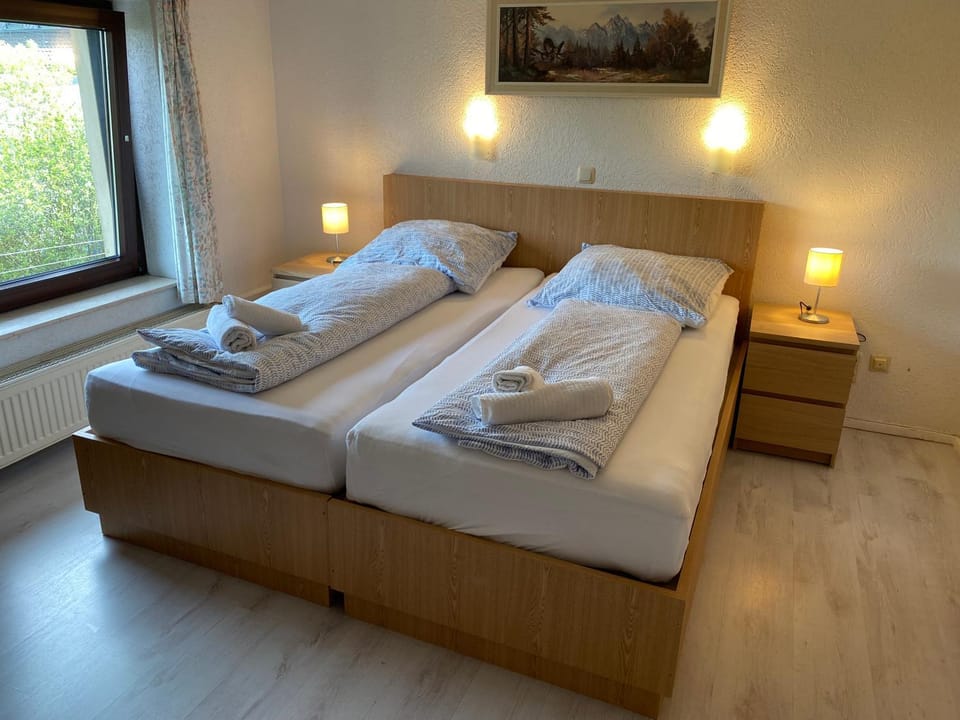 Bed, Photo of the whole room, towels
