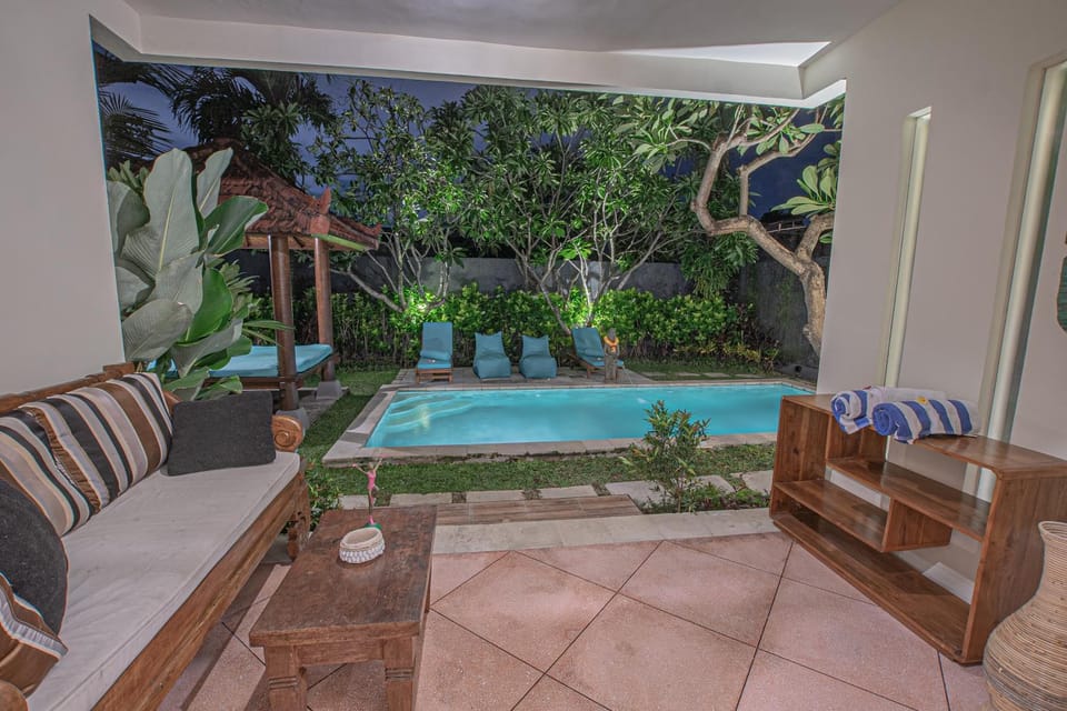 Patio, Garden, Swimming pool