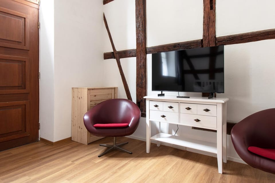 TV and multimedia, Seating area