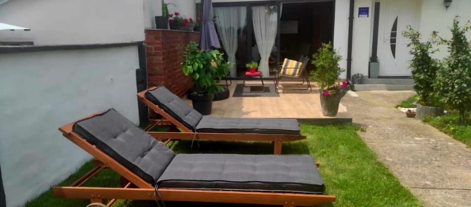 Patio, Garden, Garden, Balcony/Terrace, Seating area, Garden view, sunbed