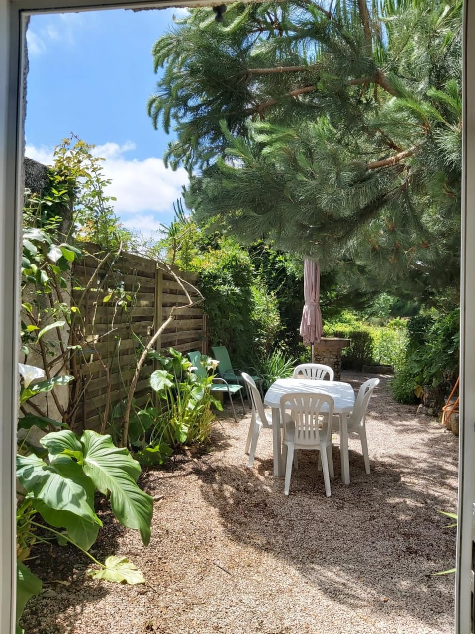 Spring, Day, Natural landscape, Garden, Dining area, Garden view