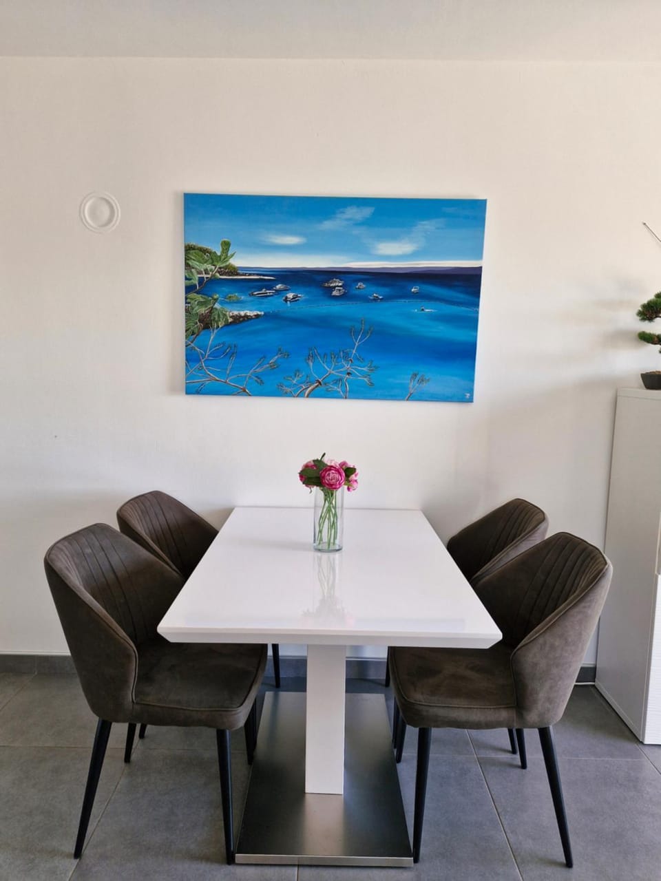 Seating area, Dining area